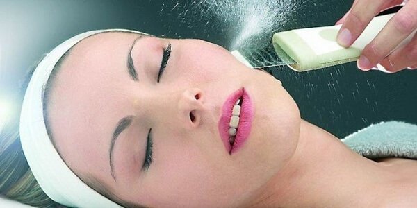 Ultrasonic face cleaning