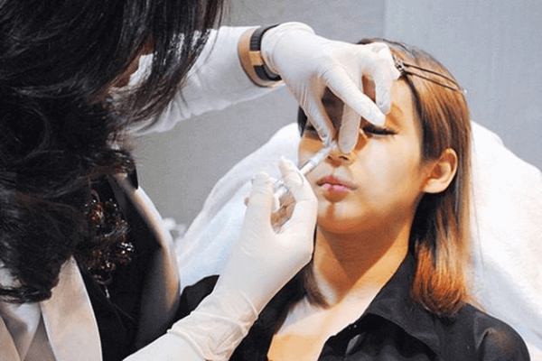 Reshaping the nose by injection